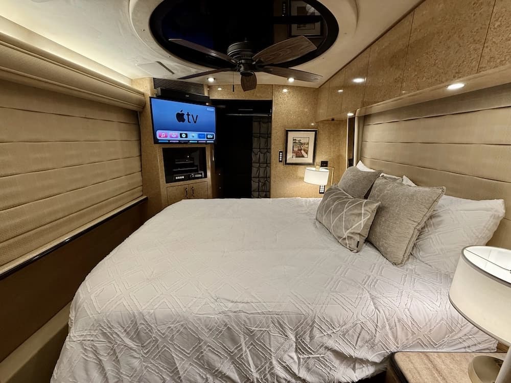 2000 Prevost Marathon H3-45 Motorhome - Image 35