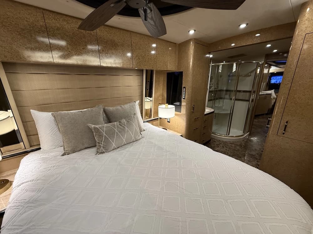 2000 Prevost Marathon H3-45 Motorhome - Image 37