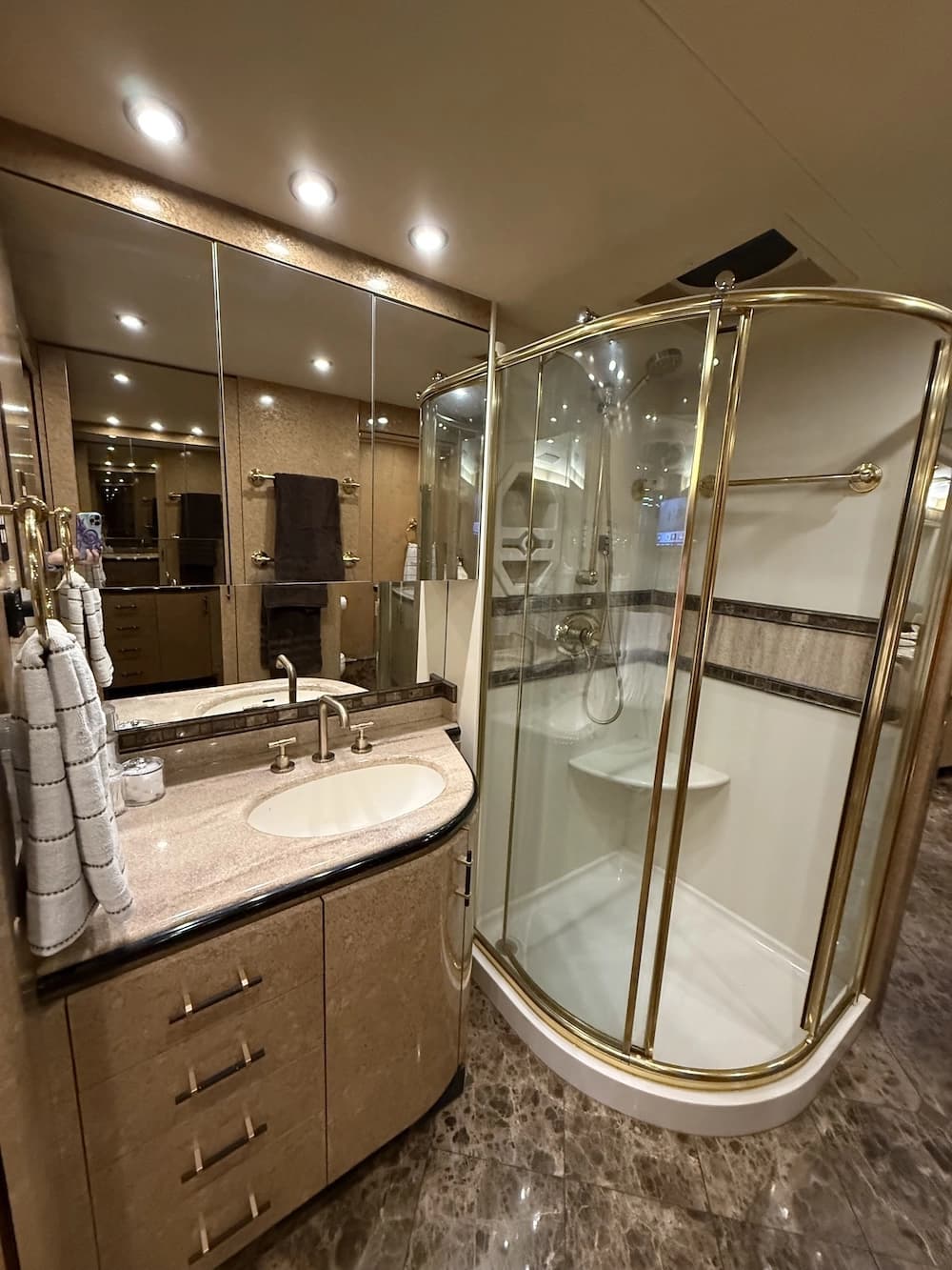 2000 Prevost Marathon H3-45 Motorhome - Image 40