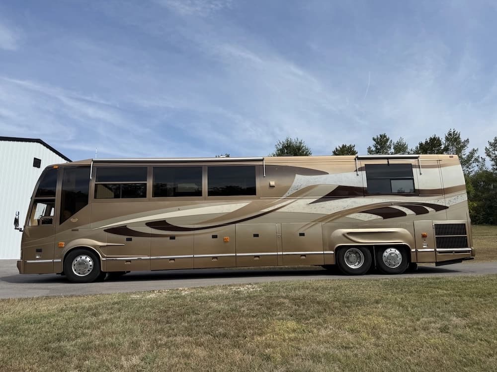 2000 Prevost Marathon H3-45 Motorhome - Image 5