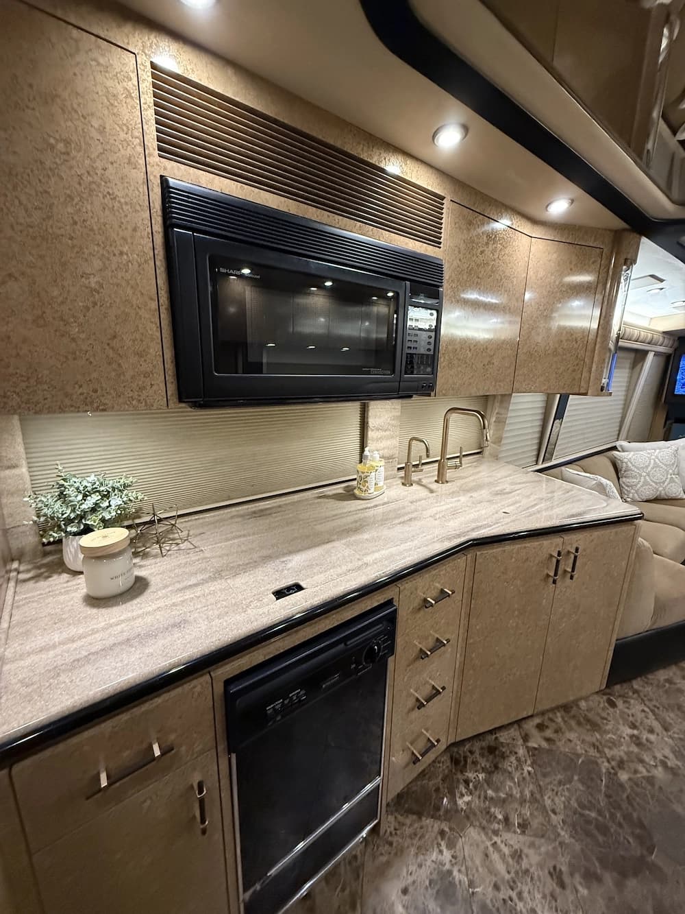 2000 Prevost Marathon H3-45 Motorhome - Image 42