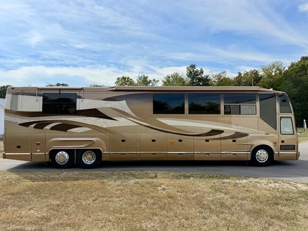2000 Prevost Marathon H3-45 Motorhome - Image 10