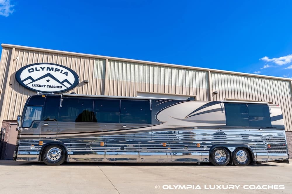 2002 Prevost Liberty XLII Coach - Image 2