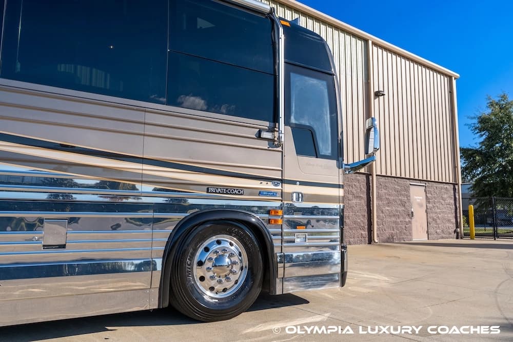 2002 Prevost Liberty XLII Coach - Image 27