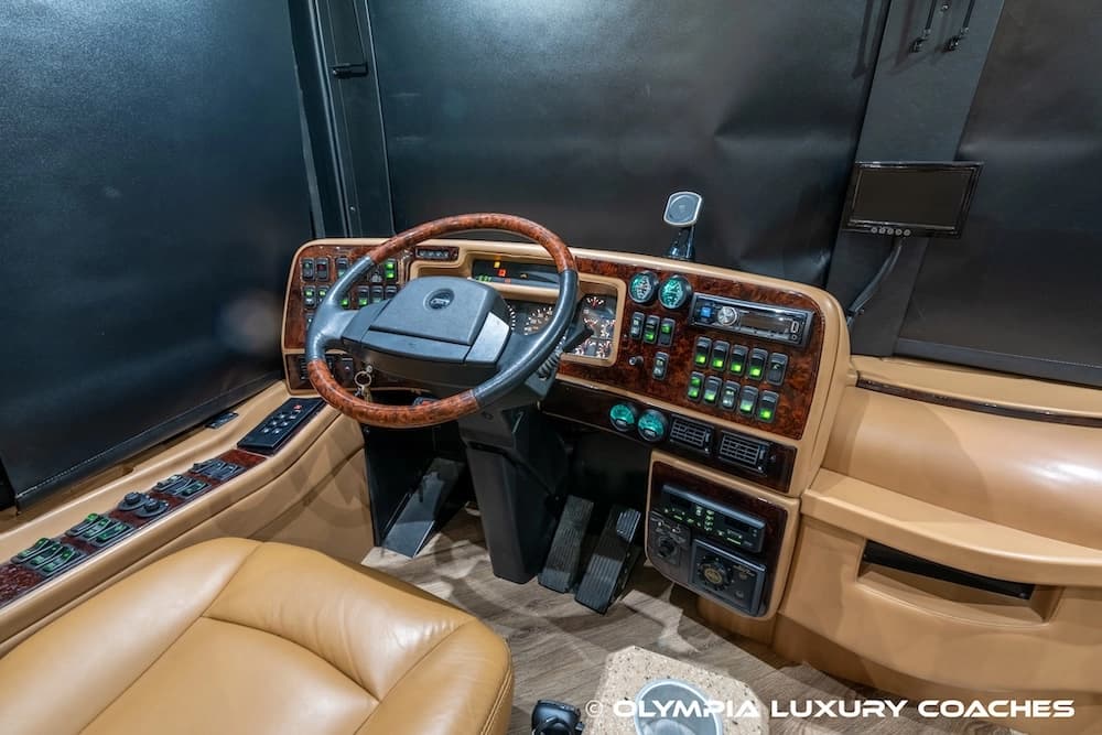 2002 Prevost Liberty XLII Coach - Image 29