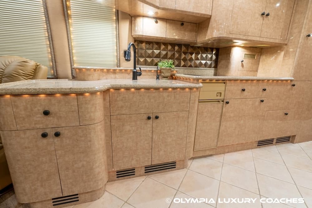 2002 Prevost Liberty XLII Coach - Image 47