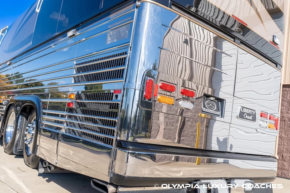 2002 Prevost Liberty XLII Coach - Image 6