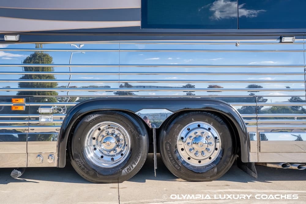 2002 Prevost Liberty XLII Coach - Image 9