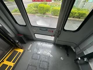 2017 Ford E450 Super Duty bus