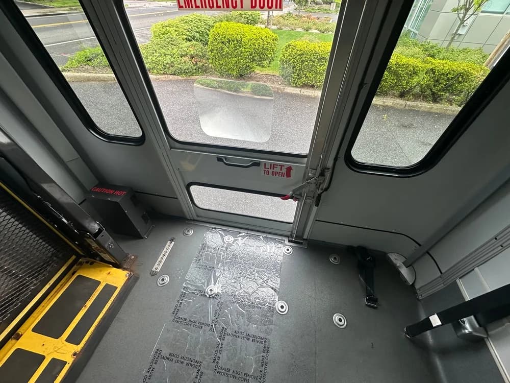 2017 Ford E450 Super Duty bus