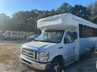 2017 Ford E450 Super Duty bus