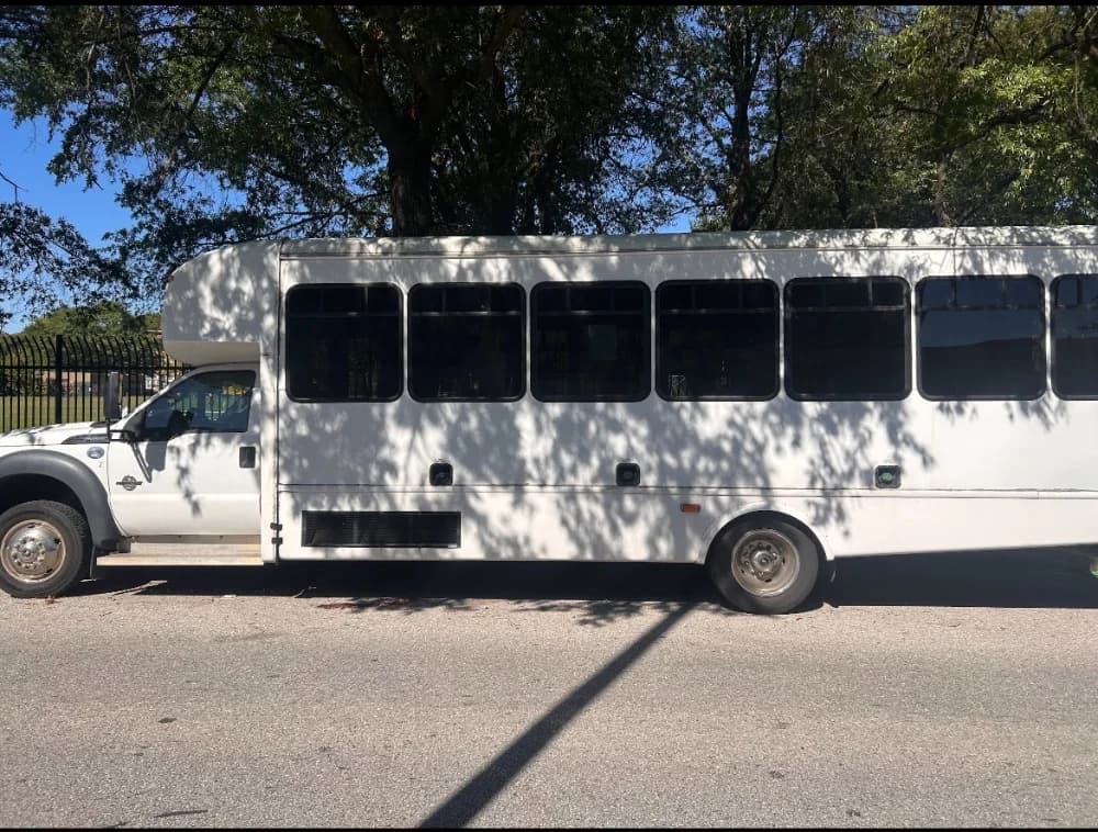 2016 Ford E-550 super duty bus