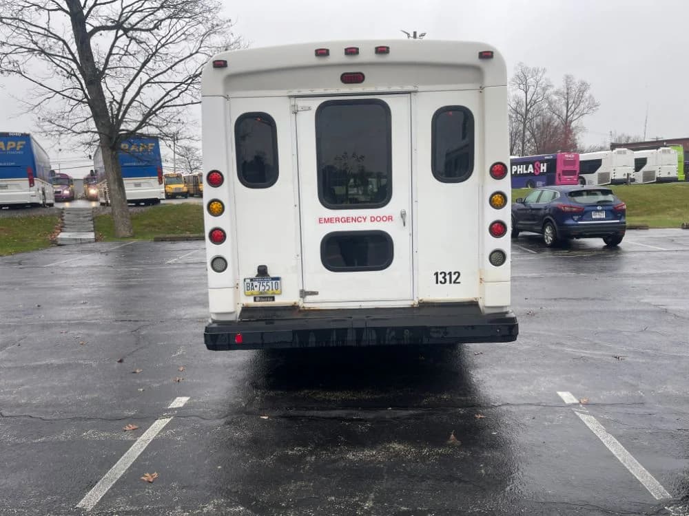 2013 Ford E450 - Image 5