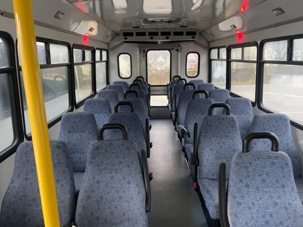 2013 Ford E450 - Image 7