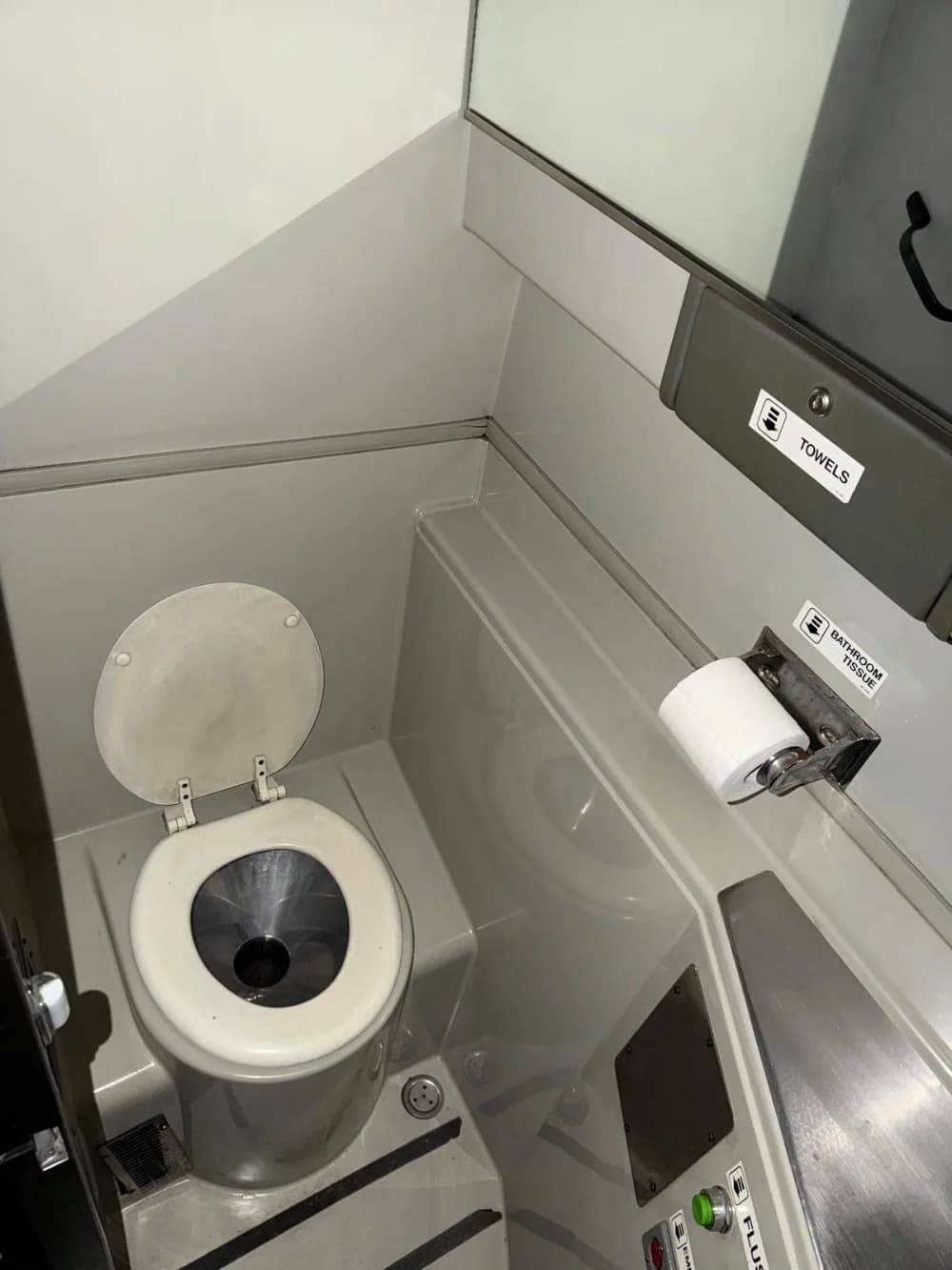 2000 Prevost H3-45 - Image 13