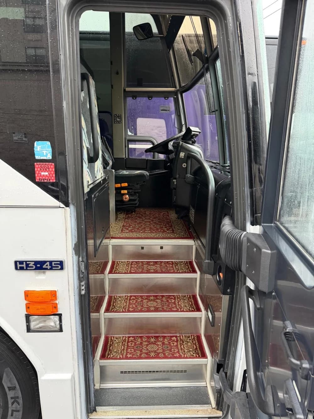 2000 Prevost H3-45 - Image 7