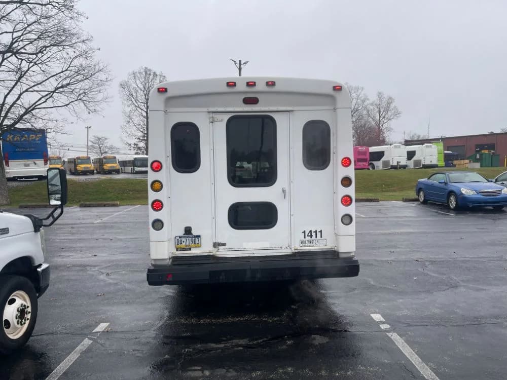 2013 Ford E450 - Image 3