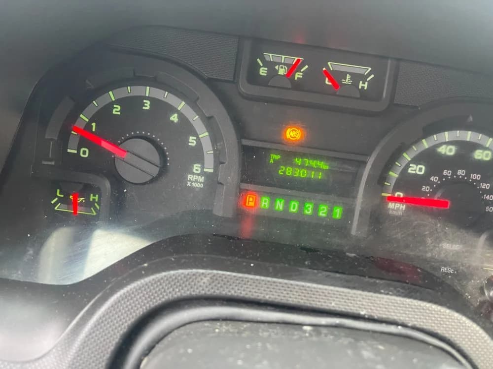 2013 Ford E450 - Image 8