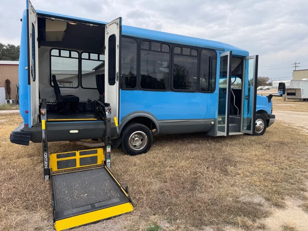 2014 Chevrolet 4500 Eldorado National 220 - Image 2