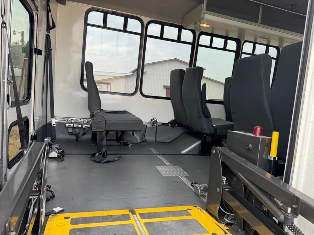 2014 Chevrolet 4500 Eldorado National 220 - Image 6