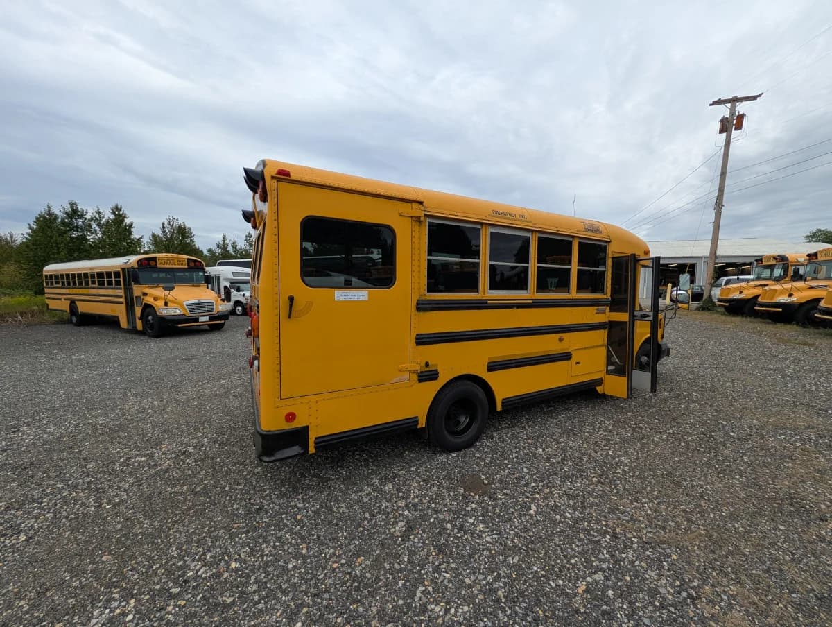 2009 Chevrolet 3500 ADA Diesel - Image 3