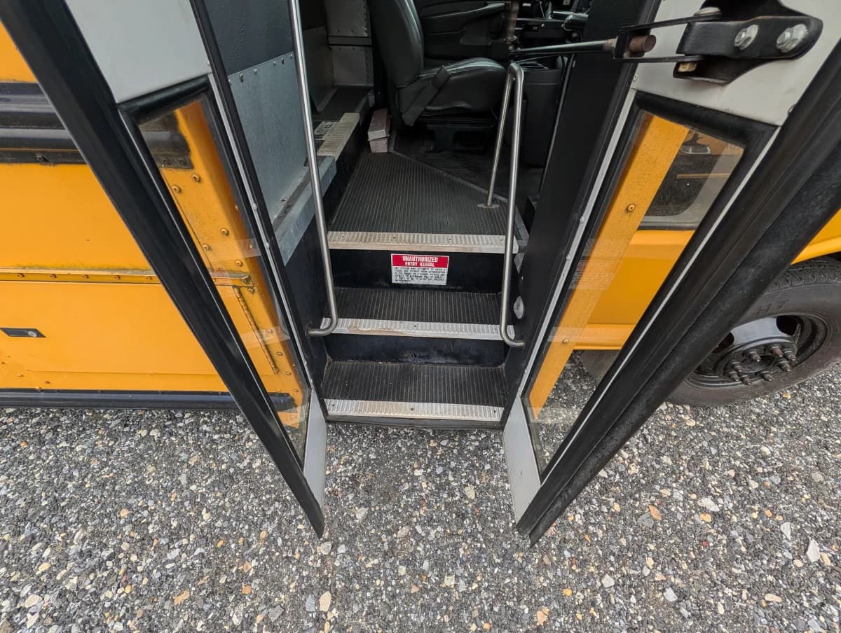 2009 Chevrolet 3500 ADA Diesel - Image 5