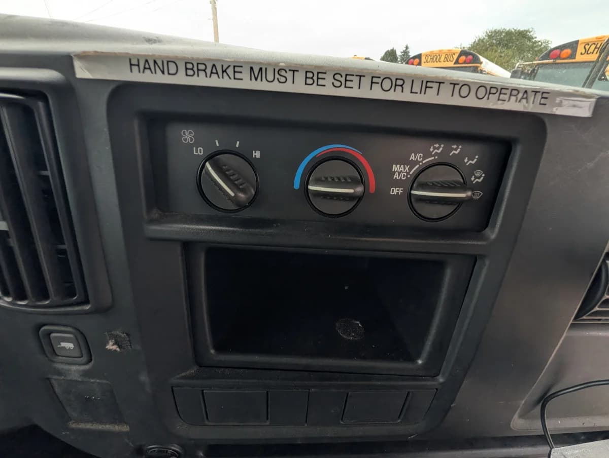 2009 Chevrolet 3500 ADA Diesel - Image 22