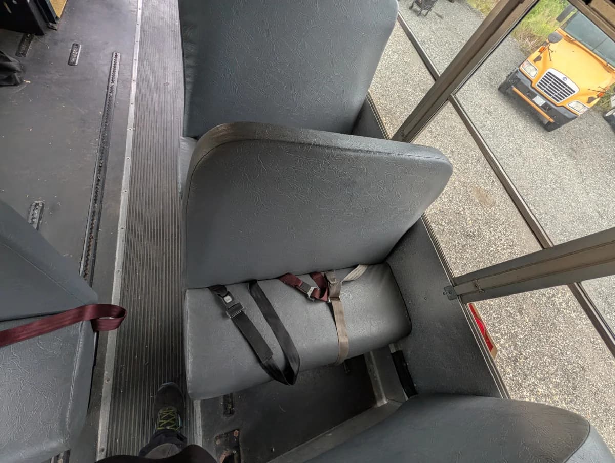 2009 Chevrolet 3500 ADA Diesel - Image 10