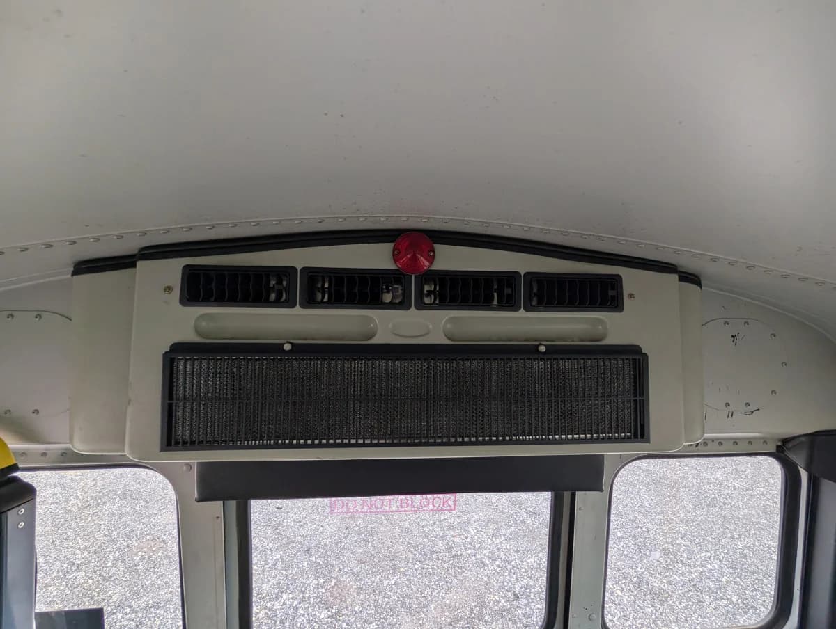 2009 Chevrolet 3500 ADA Diesel - Image 12