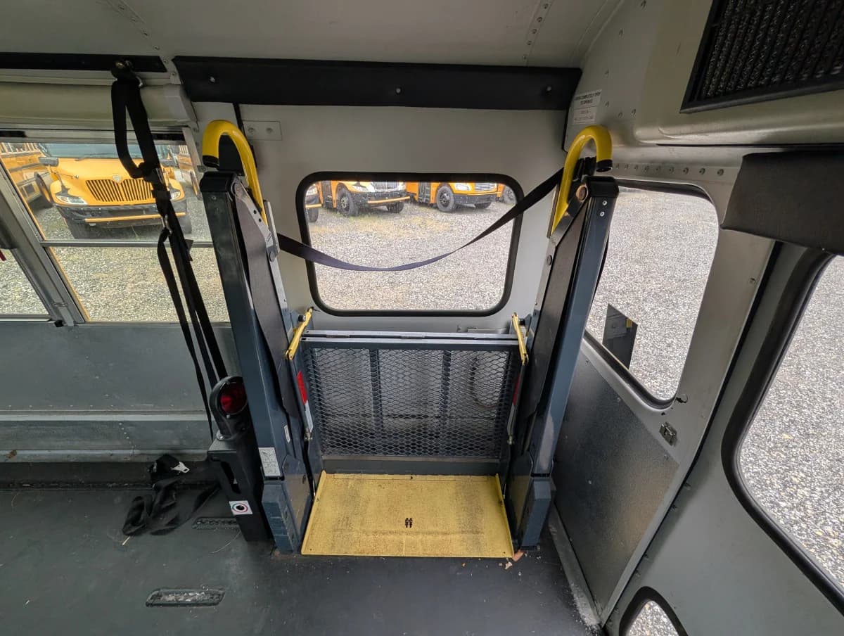 2009 Chevrolet 3500 ADA Diesel - Image 13