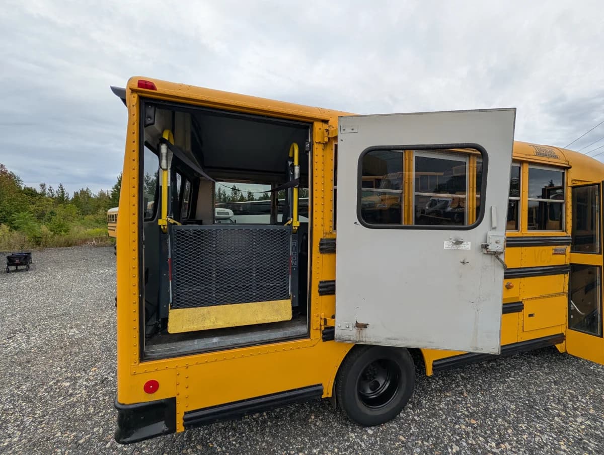 2009 Chevrolet 3500 ADA Diesel - Image 15