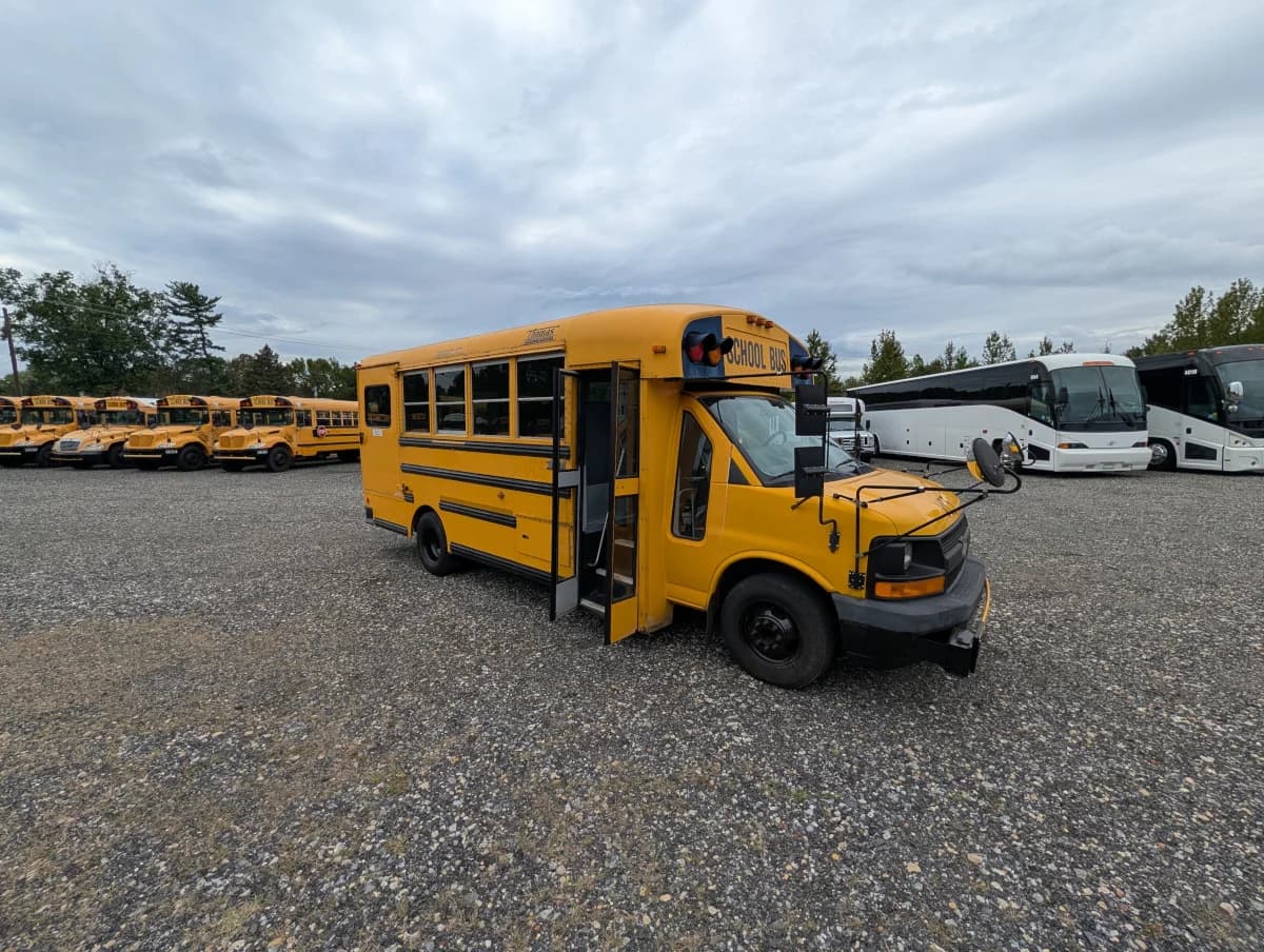 2009 Chevrolet 3500 ADA Diesel - Image 2