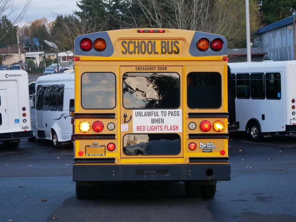 2007 Collins Bus Super Bantam - Image 11
