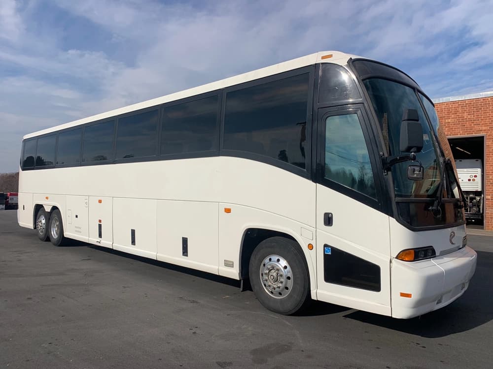 1999 MCI 102-EL3 bus