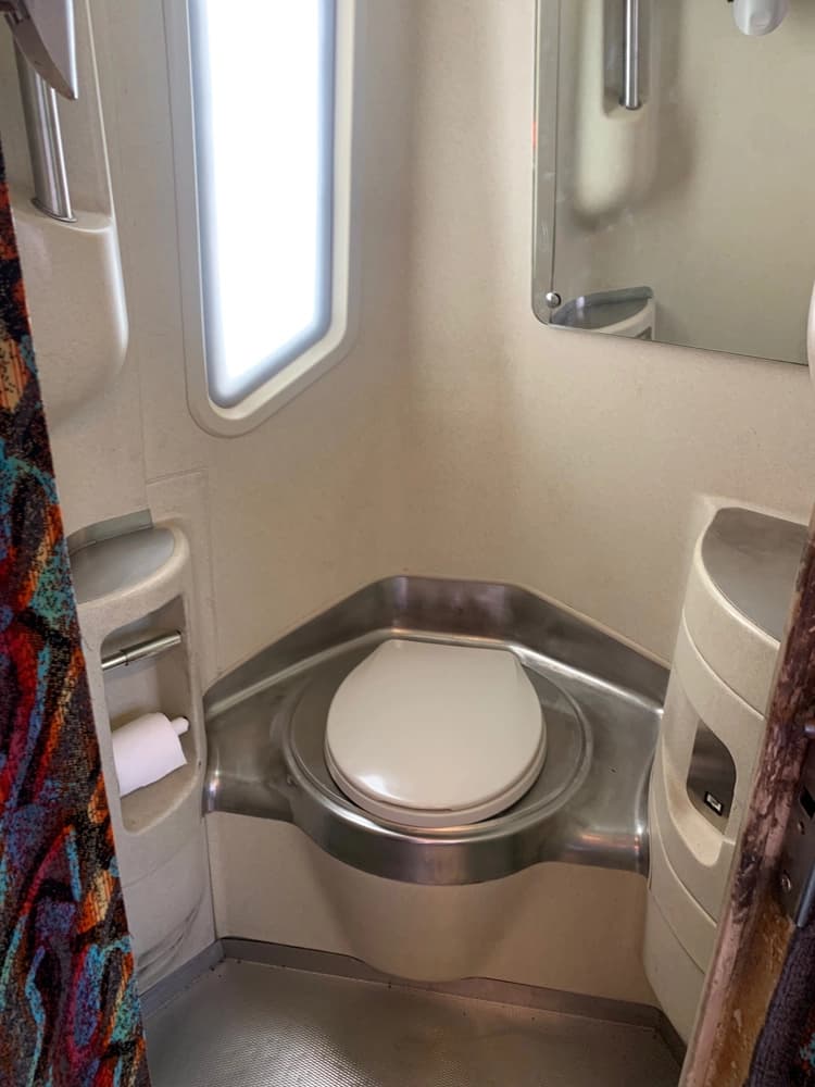 1999 MCI 102-EL3 Coach Bus - Image 15