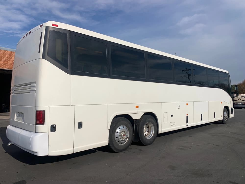 1999 MCI 102-EL3 Coach Bus - Image 3