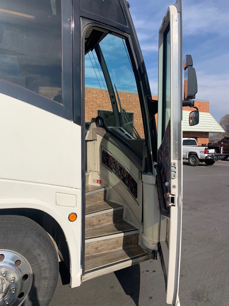 1999 MCI 102-EL3 Coach Bus - Image 9