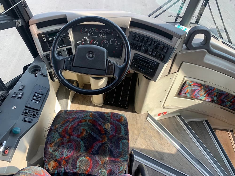 1999 MCI 102-EL3 Coach Bus - Image 10