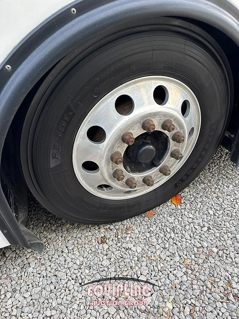 2016 Cummins 6.7 Shuttle Bus - Image 21