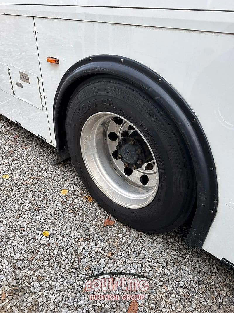 2016 Cummins 6.7 Shuttle Bus - Image 22