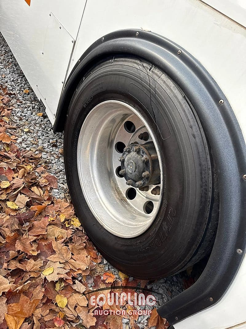 2016 Cummins 6.7 Shuttle Bus - Image 23