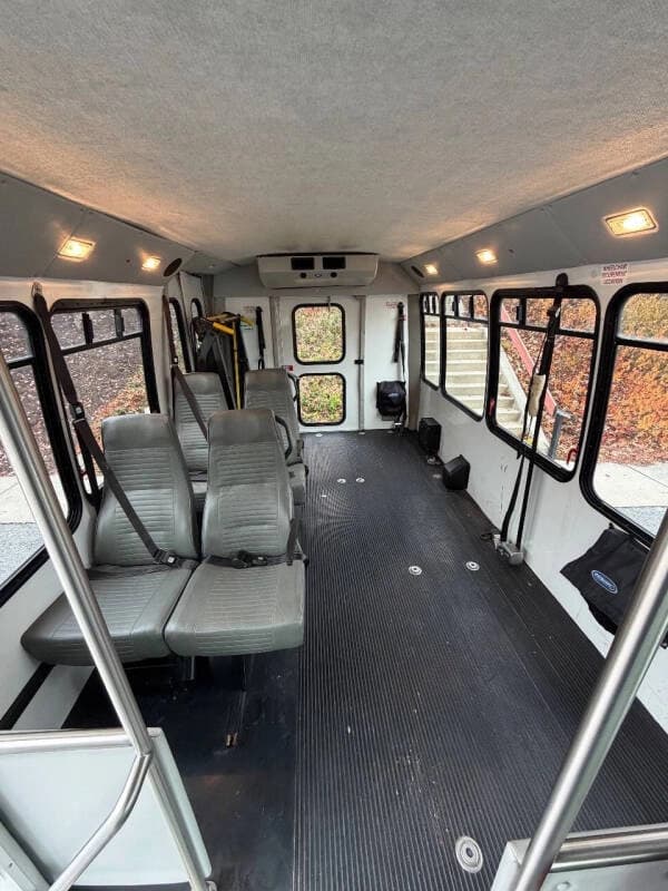 2012 Ford E350 ADA Shuttle Bus - Image 11