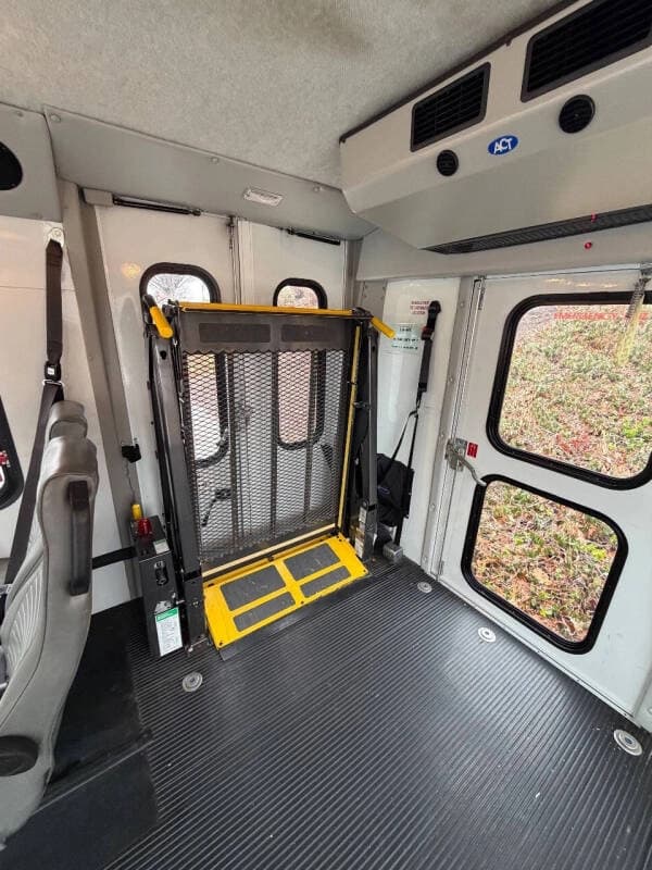 2012 Ford E350 ADA Shuttle Bus - Image 13