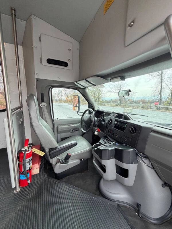 2012 Ford E350 ADA Shuttle Bus - Image 20