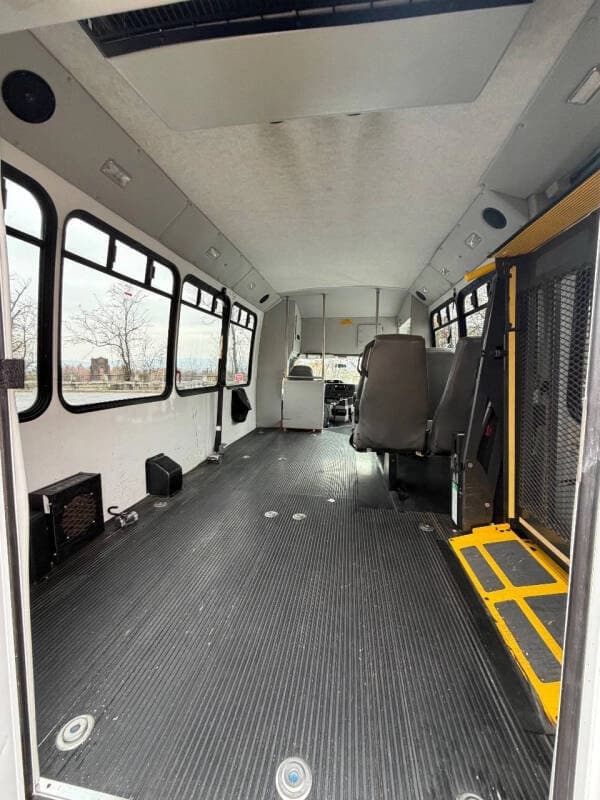2012 Ford E350 ADA Shuttle Bus - Image 22