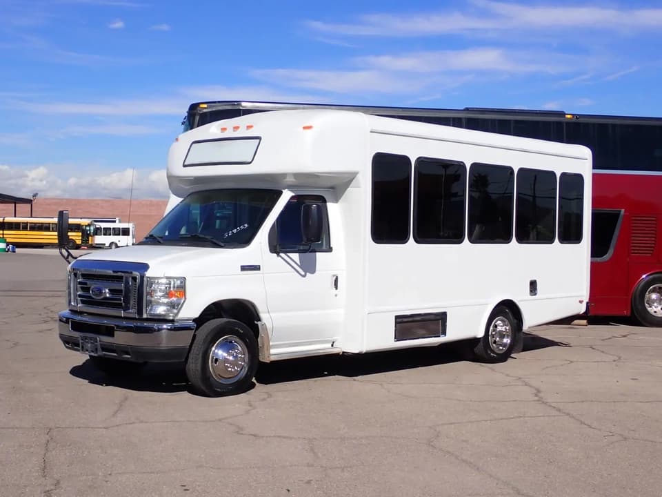 2017 Starcraft Allstar ADA Shuttle Bus - Image 3