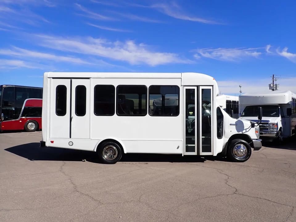 2017 Starcraft Allstar ADA Shuttle Bus - Image 4