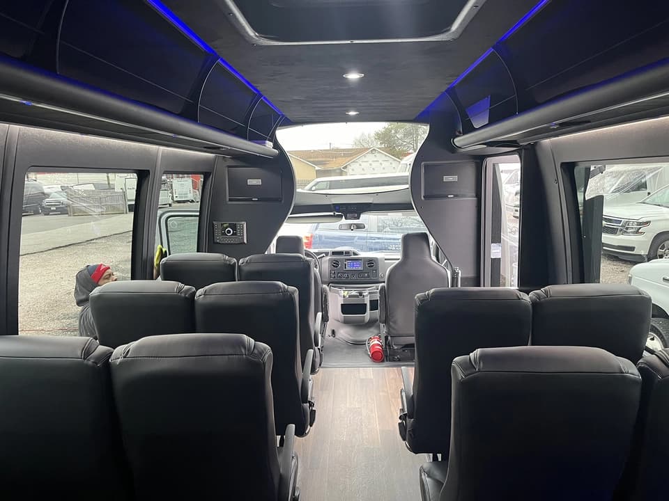 2019 Ford E450 Berkshire Shuttle Bus - Image 5