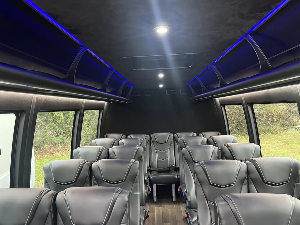 2019 Ford E450 Berkshire Shuttle Bus - Image 10