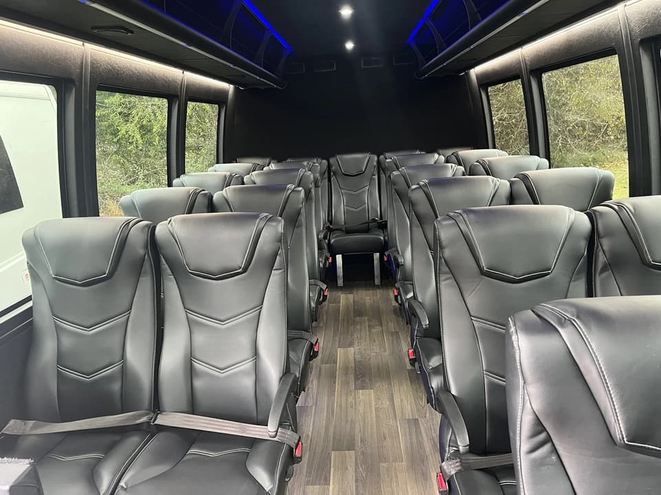 2019 Ford E450 Berkshire Shuttle Bus - Image 13